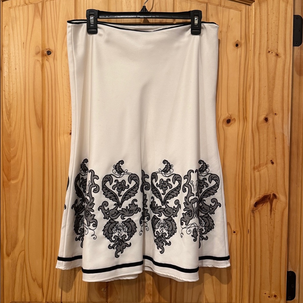 White House Black Market Cream & Black Flair Skirt, Size 10